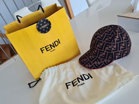 Fendi avec facture taille M-L