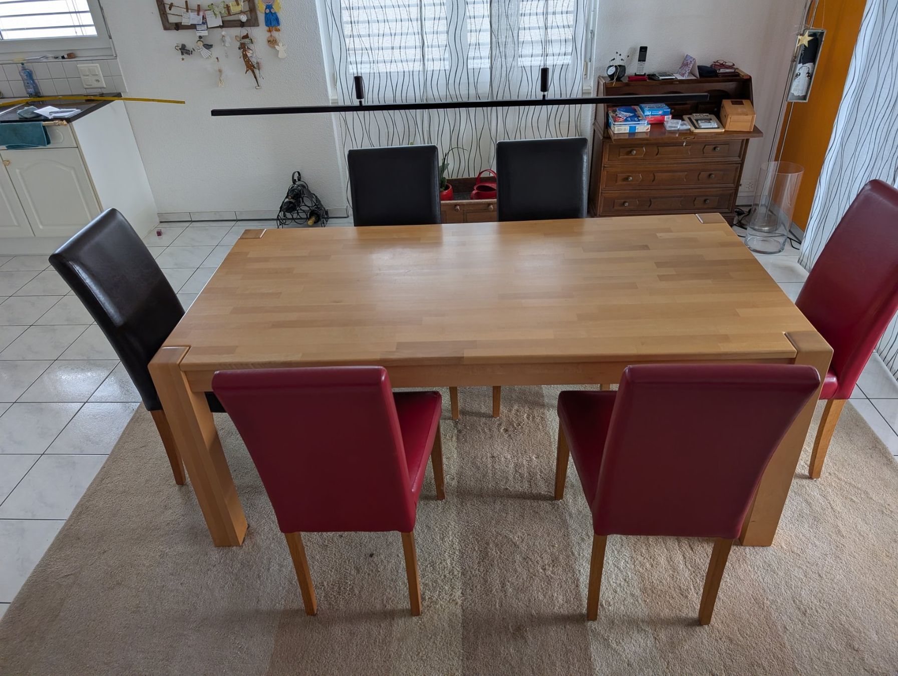 Set di tavolo e panche: Massiver Holz Esstisch mit 6 Stühlen, Leder – Usato da Amriswil venduto da rabi66