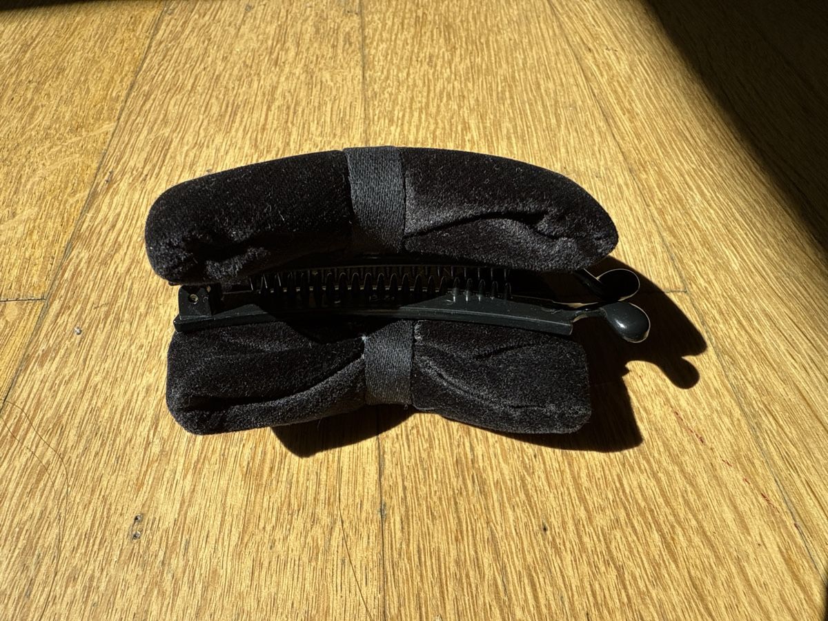 Haarschmuck: Samt Haarklammer Schwarz - Neuwertig – Neu und originalverpackt aus Zürich von georgianpeach 1