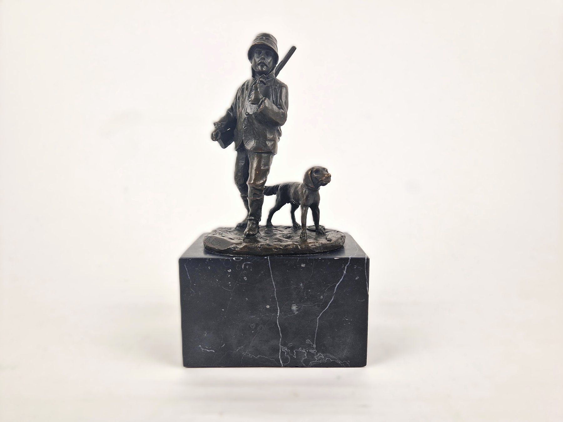 Statuette: Bronzefigur Jäger & Hund – Antik-Stil – Usato da Basel venduto da Restwert_Basel