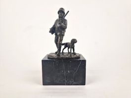 Bronzefigur Jäger & Hund – Antik-Stil