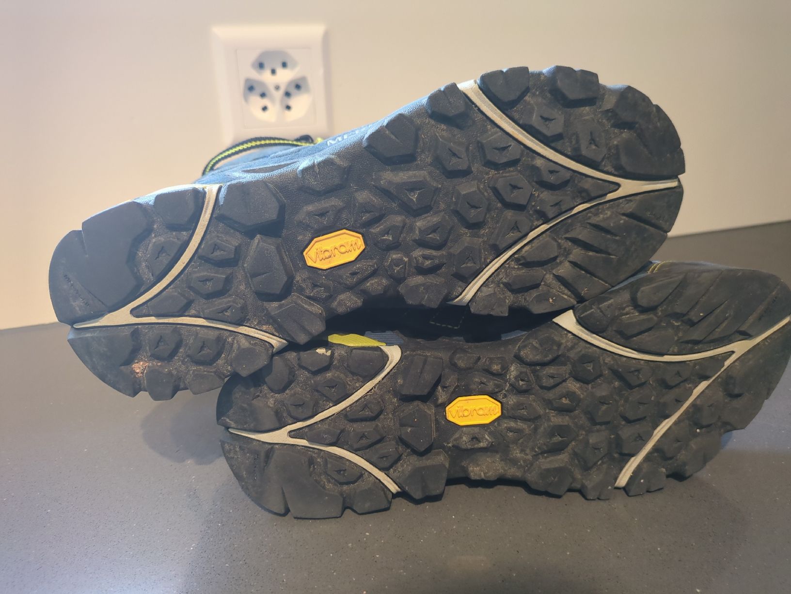 Vibram Chaussures hommes: Chaussures de marche Merrell – D'occasion à Pully par FlorWoll 1
