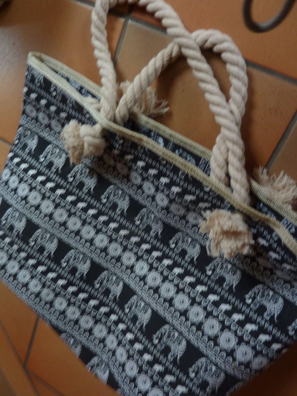 Borse da donna: Strandtasche mit Elefantenmuster,  ungebraucht – Nuovo (secondo la descrizione) da Waldstatt venduto da Kananaskis1