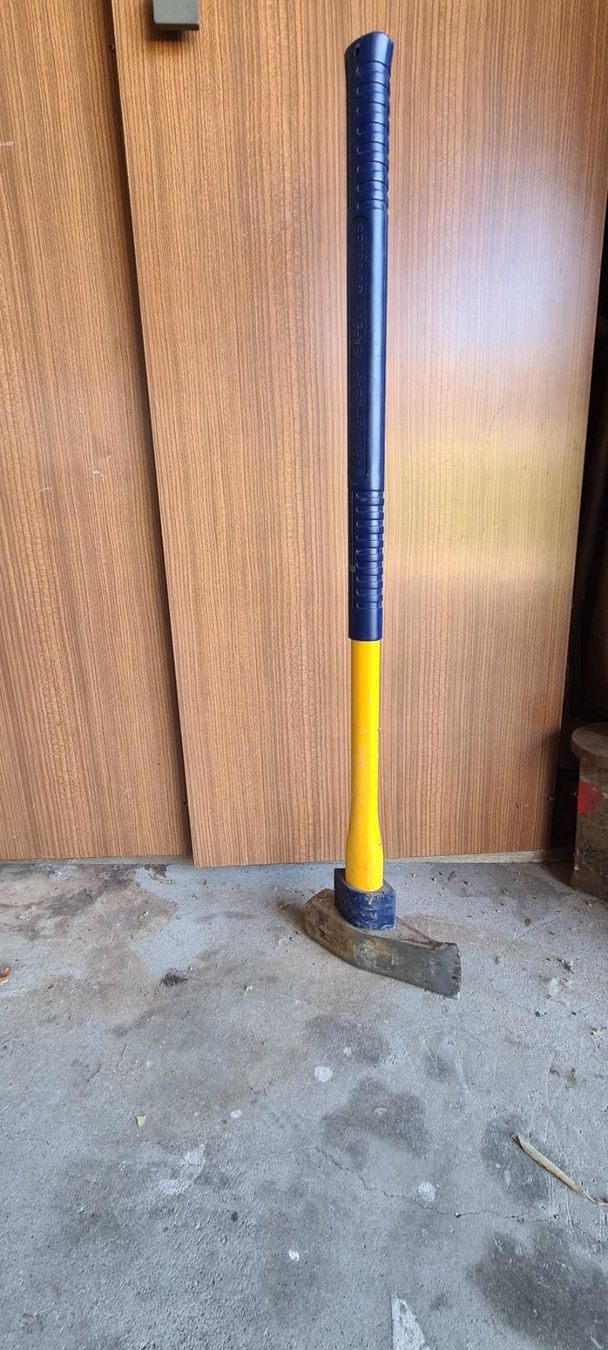Tutti gli attrezzi: Axt, Sicherheitswerkzeug, Profi, 90 cm – Usato da Wattwil venduto da sconizzo