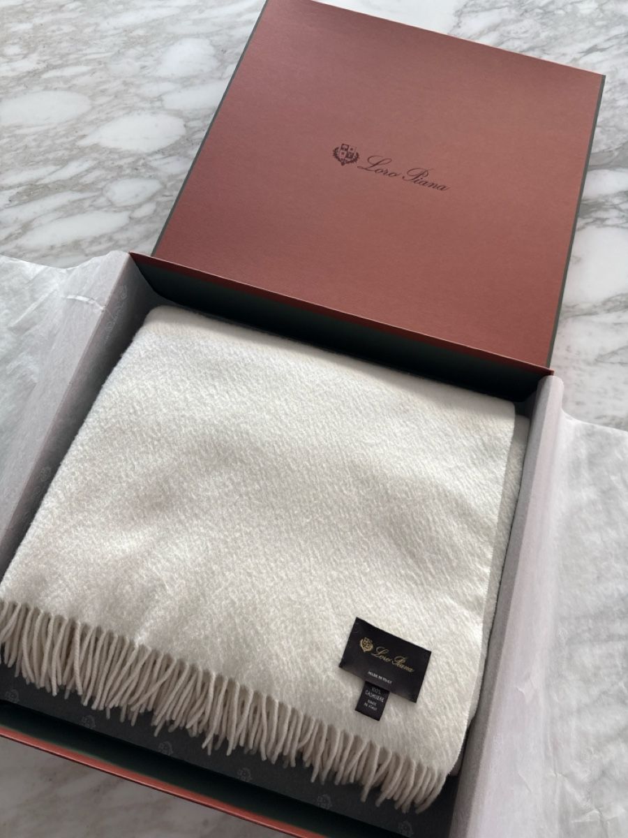 Loro Piana Coperte: Loro Piana White Cashmere Plaid – Usato da Bissone venduto da luxuryitems