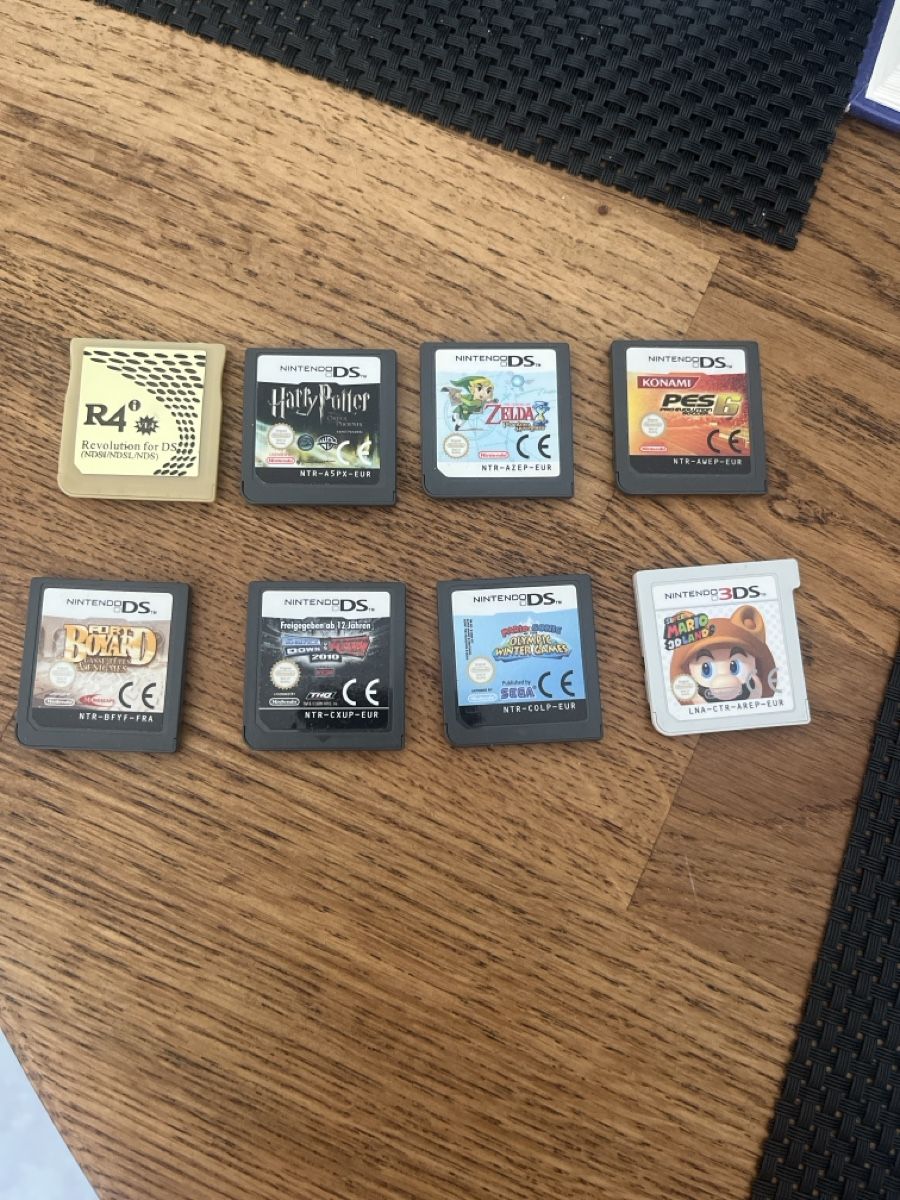 Nintendo Consoles: Nintendo DS lite grise avec 8 jeux – D'occasion à Vétroz par jer_xgh6 6