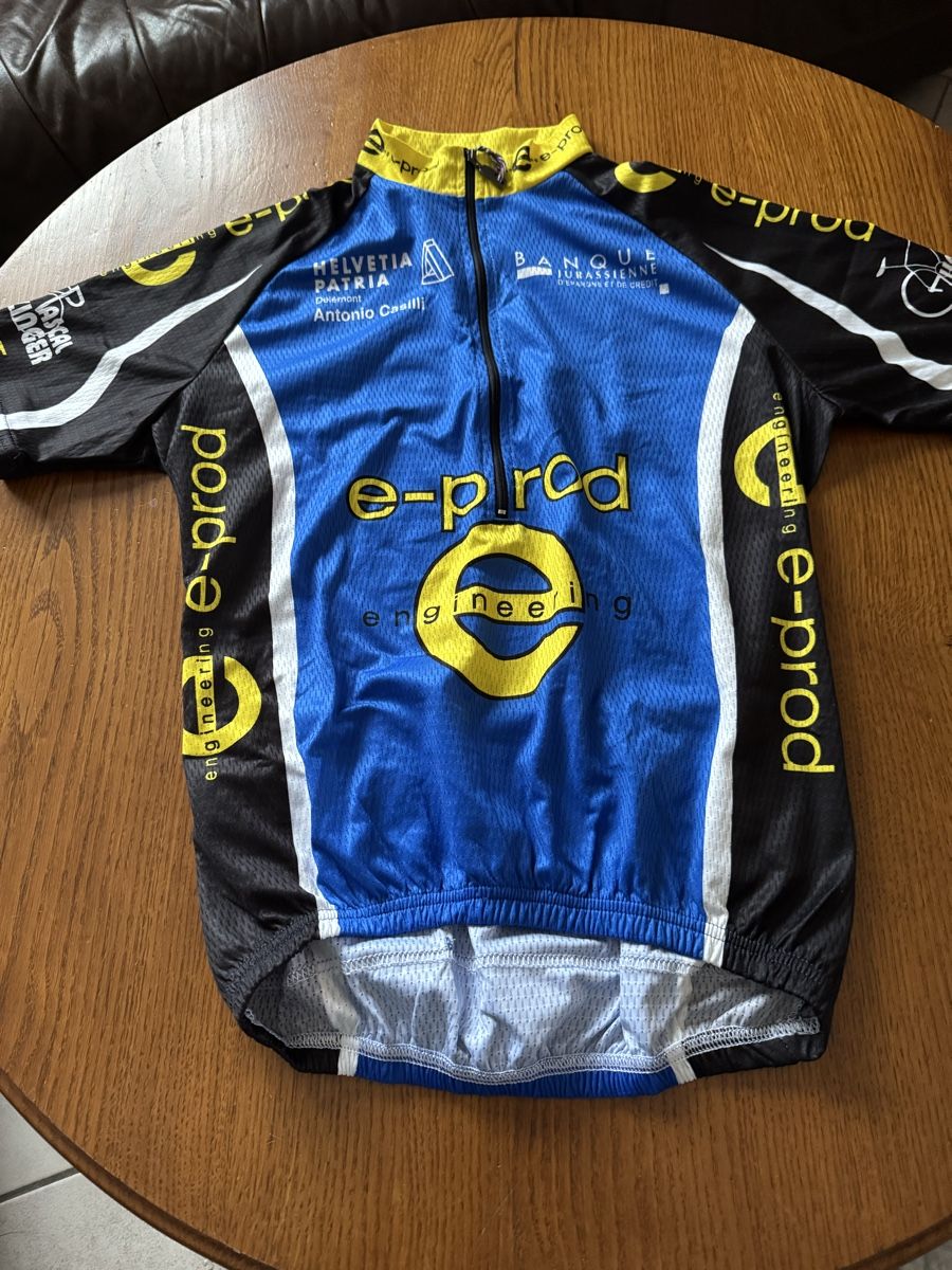 Leibchen & Hosen: Maillot de vélo – Gebraucht aus Montsevelier von ber_88db