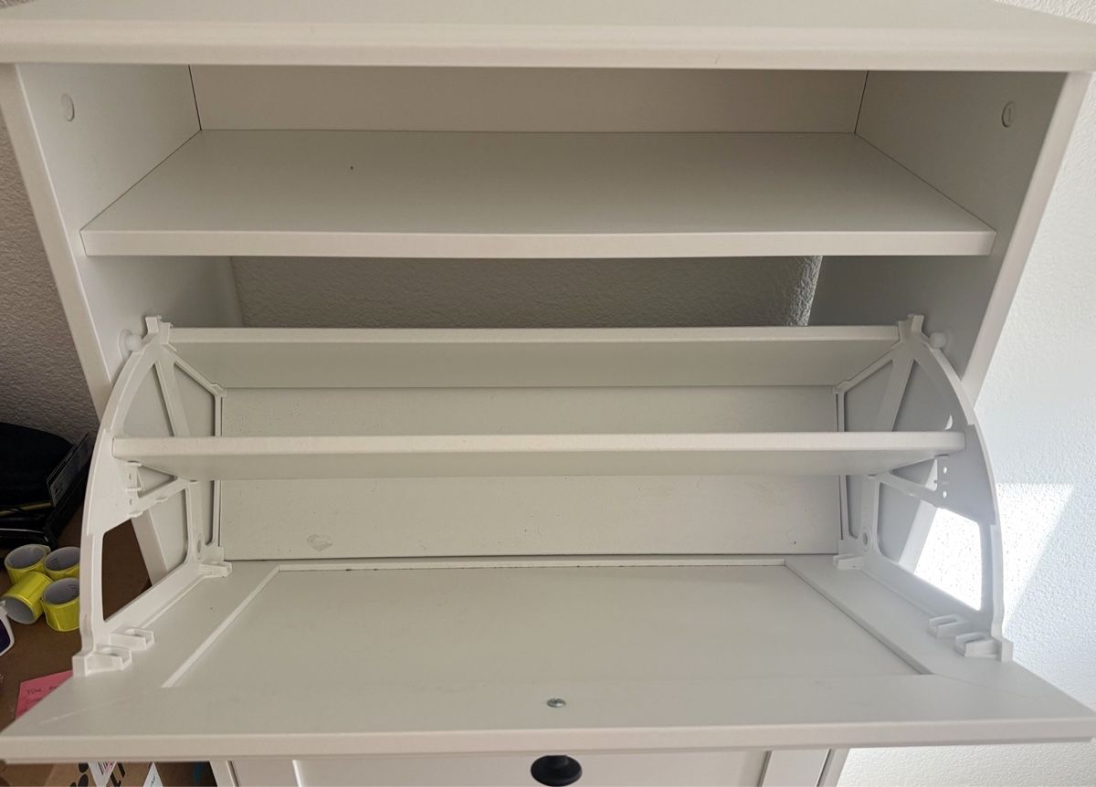 Ikea Schränke: Weisser Schuhschrank mit 3 Klappen – Gebraucht aus Altendorf von _luca7.11 1