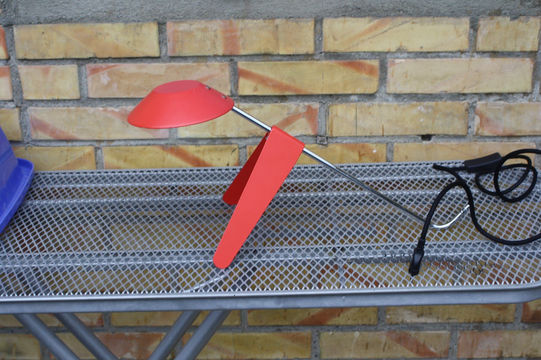 Lampade: DESIGNER TISCH LAMPE ROT MIT LED BIRNE – Usato da Wauwil venduto da Pneuedy 2