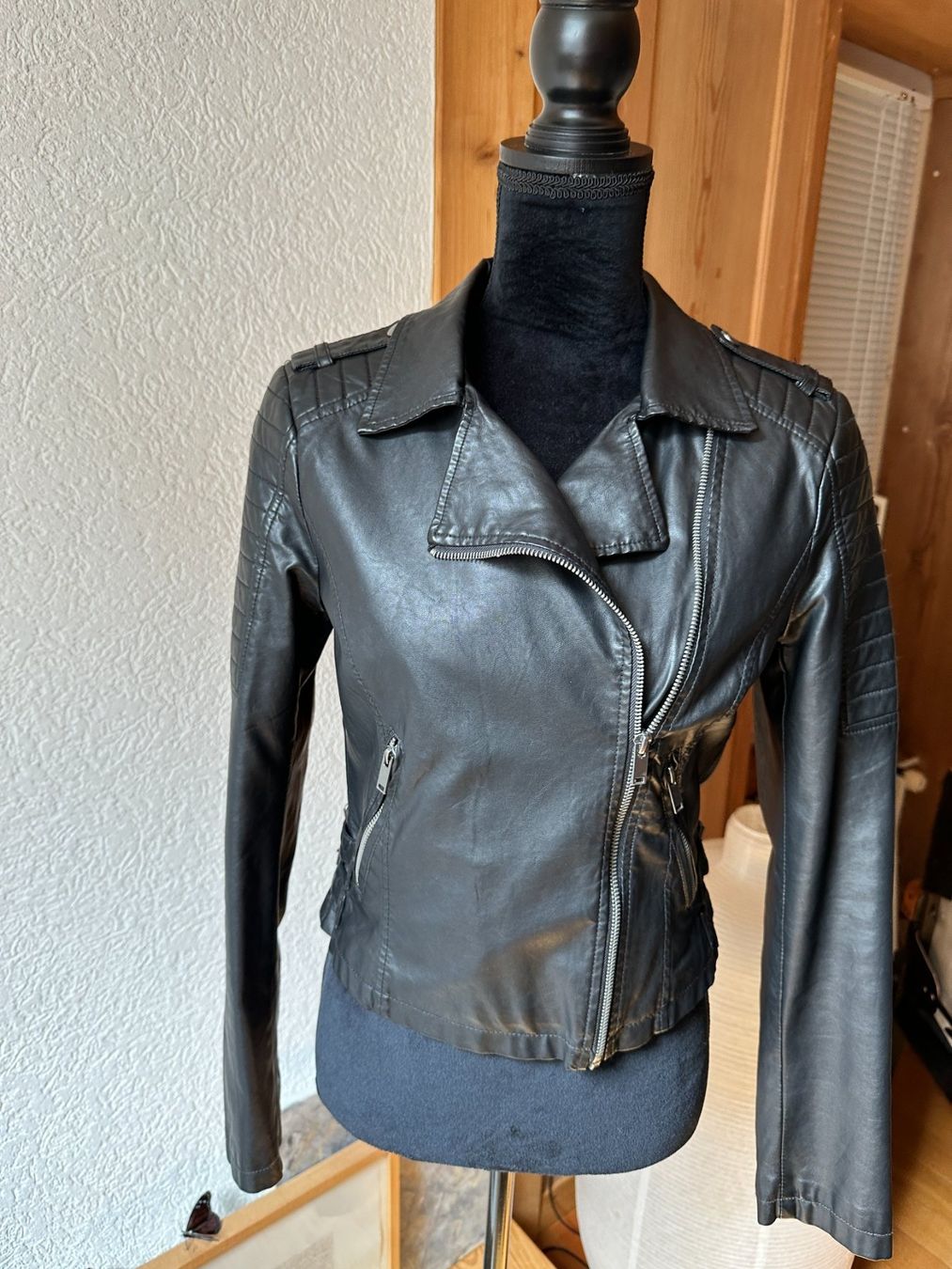Esprit Jacken: Kunstlederjacke von Esprit, Grösse S – Gebraucht aus Gümmenen von FelizitasHermann