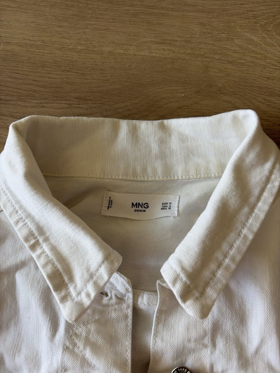 Mango Giacche: weisse Jeansjacke von Mango – Usato da Gutenswil venduto da sdpfwild 1