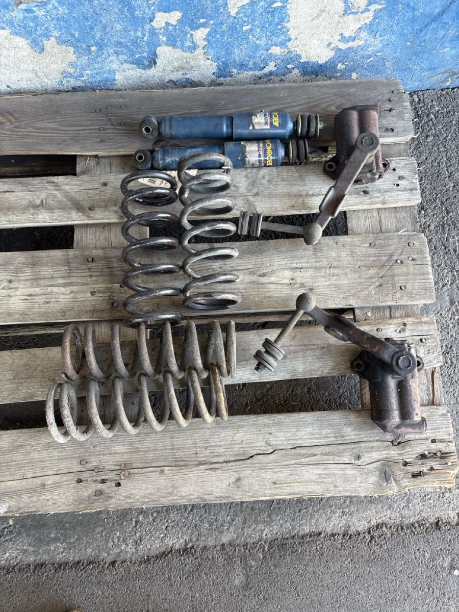 Tutti pezzi di ricambio auto: Amortisseur Triumph tr5 – Usato da Montmollin venduto da Adr_gret12