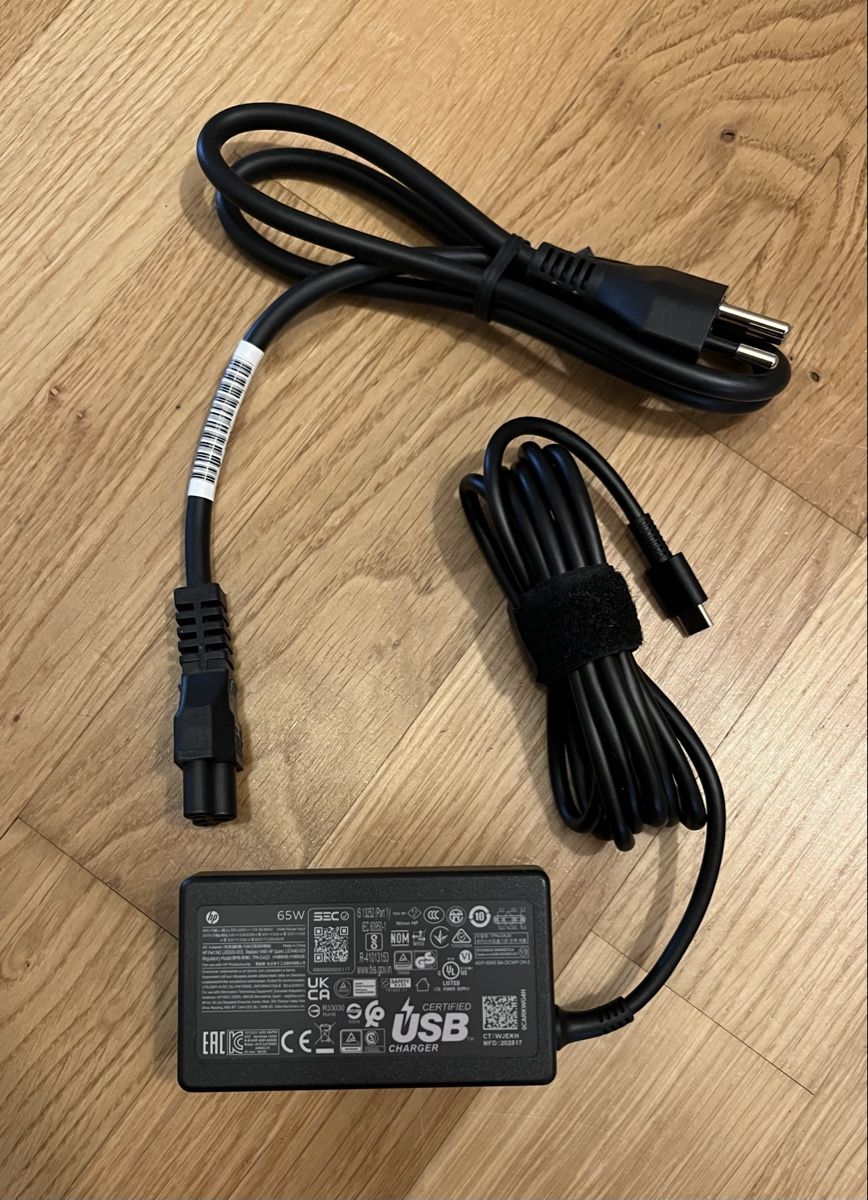 Ladegerät: Laptop Netzteil 65W – Neu und originalverpackt aus Bern von hispano74
