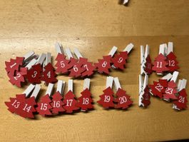 Adventskalender Klammern Tannenbaum 24 Stück neuwertig