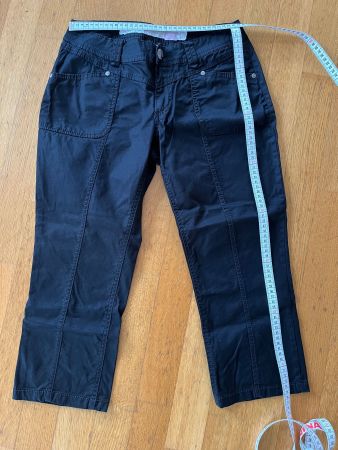 Schwarze 3/4 Hose, Gr. 36/22,