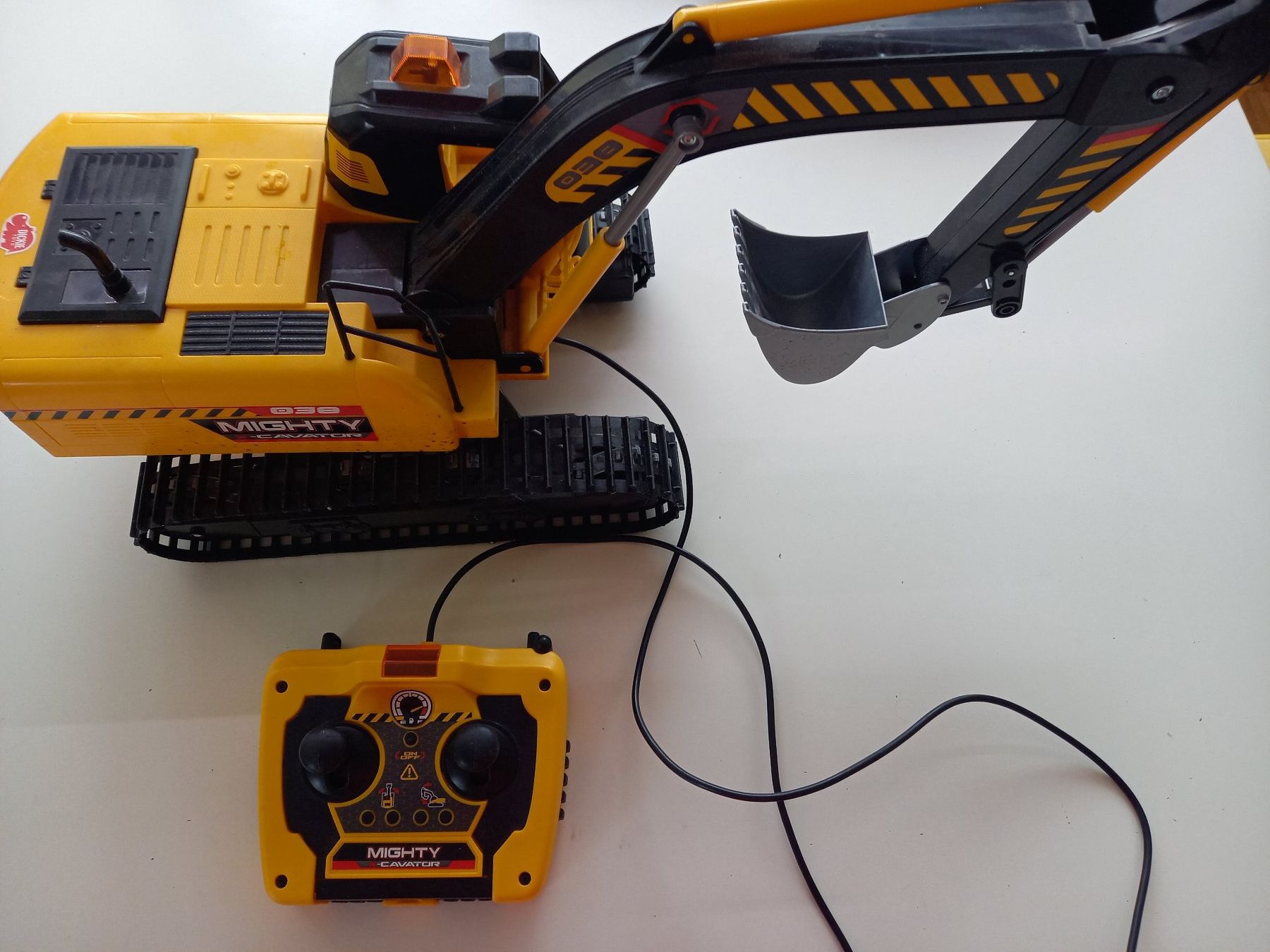 Dickie Toys Giocattoli: Ferngesteuerter Spielzeug-Bagger – Usato da Grüt (Gossau ZH) venduto da giuhou 2