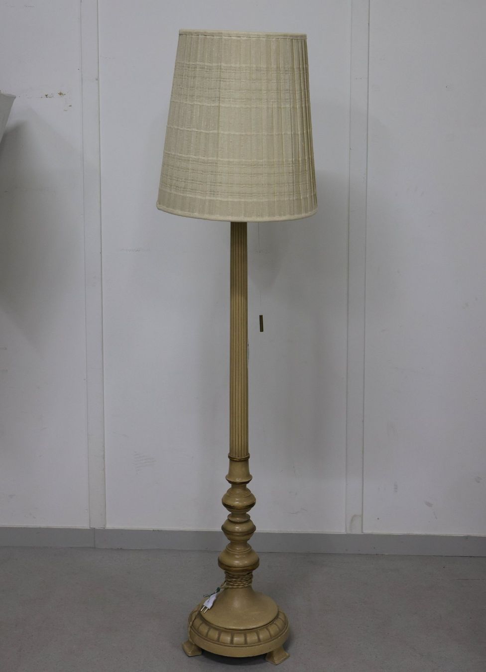Lampade: Sehr elegante Stehlampe aus Kunstharz – Usato da Volketswil venduto da brockipfannenstil