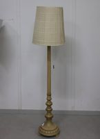 Sehr elegante Stehlampe aus Kunstharz