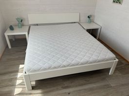 Bettgestell weiss mit Lattenrost und Matratze 160x200cm