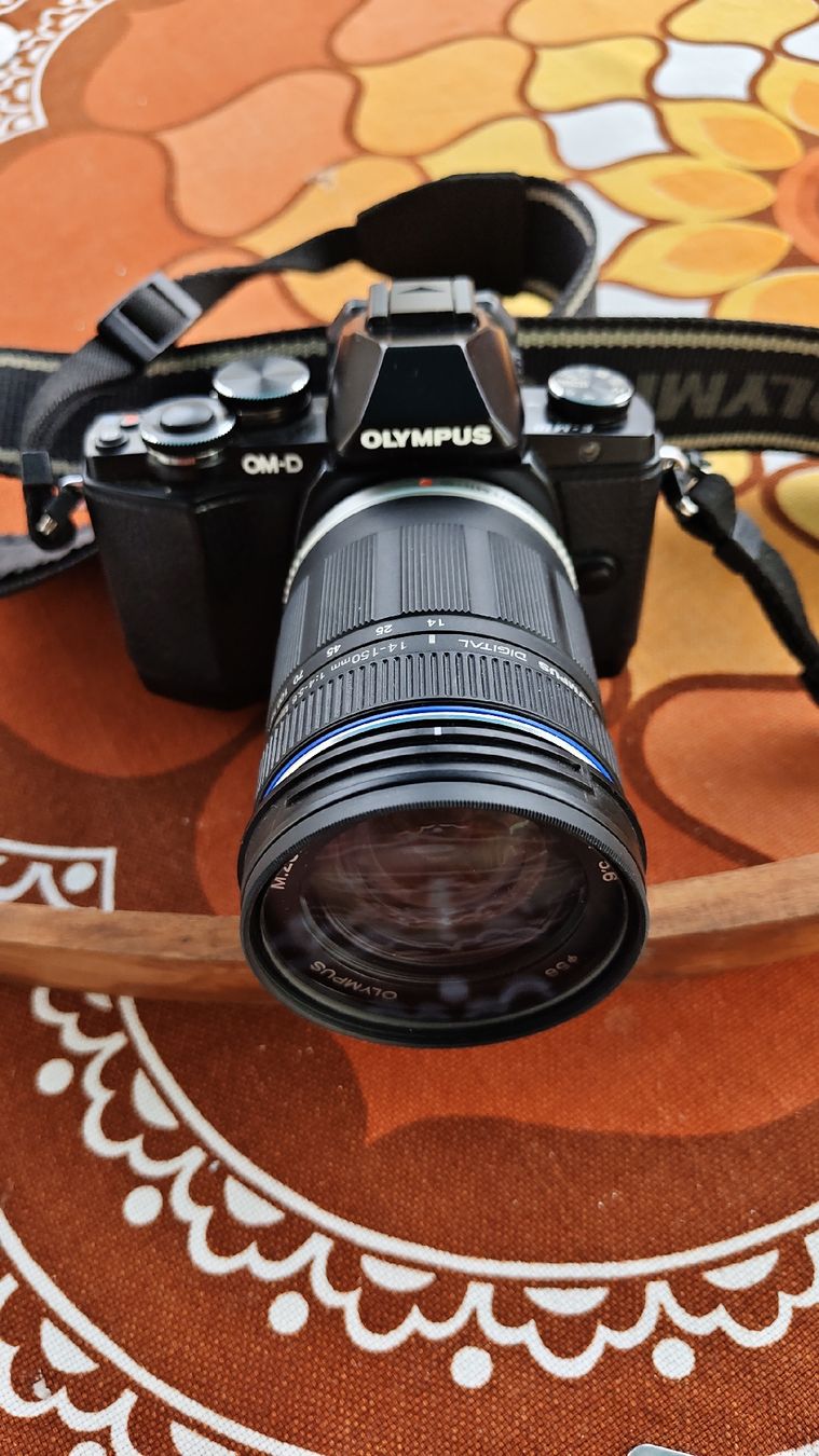 Olympus Kamera: Olympus OM-D E-M10, avec accessoires – Gebraucht aus Sugiez von clo_76gd