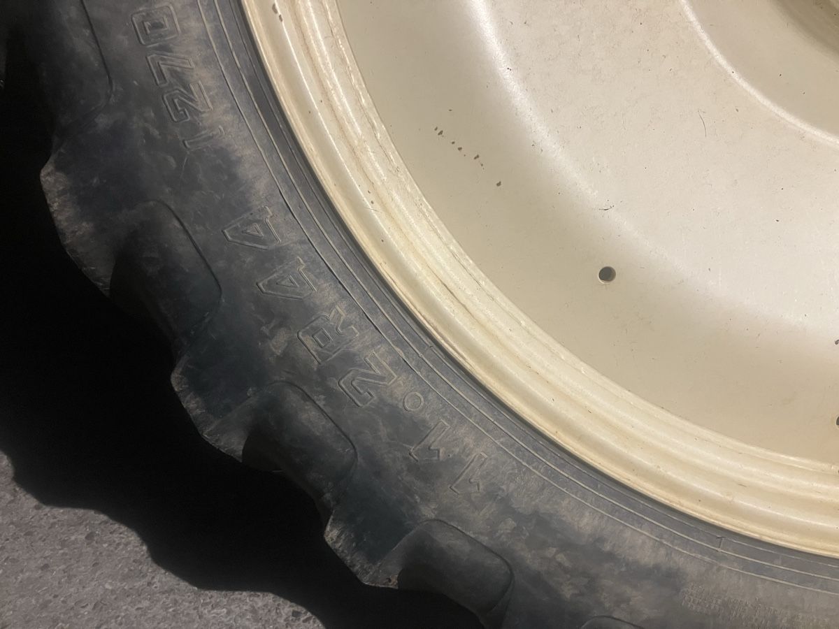Pneus & Roues: Pflegeräder, Traktorräder 11.2 R 44 – D'occasion à Lommis par gorenc-swiss 1