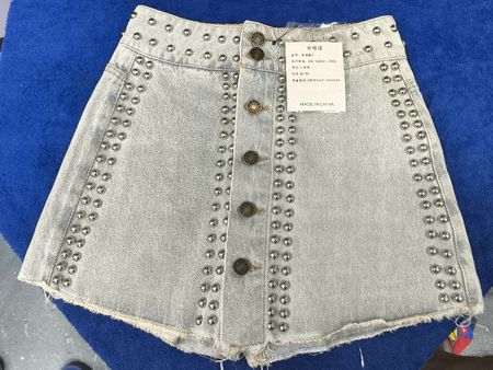 Jeansrock Nieten hellblau Grösse S neu mit Etikett ! 