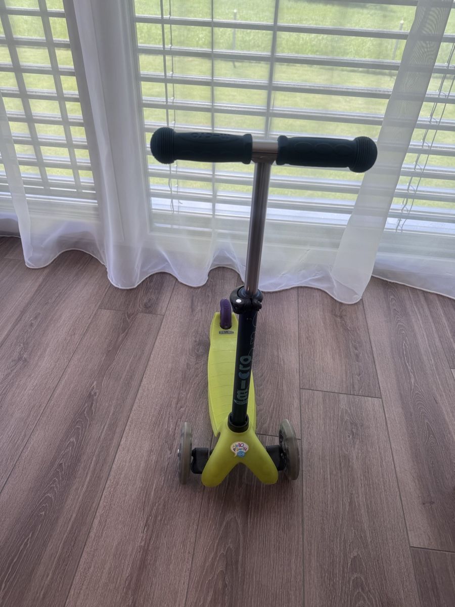 Micro Kickboard: Micro Scooter (von Coop Hello Family) – Usato da Flums venduto da Halessandro