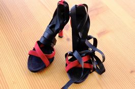 D & G Dolce & Gabbane High Heels Velvet black red 37.5