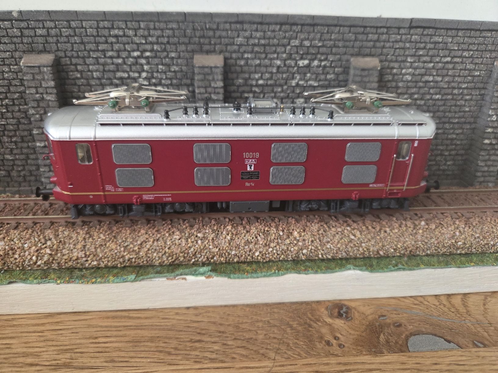 Hag Modellini di ferrovie: HAG Re 4/4 I rot N.E.B. – Usato da Berikon venduto da Jocyalga