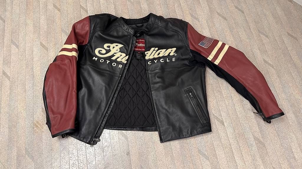 Jacken: Indian Leder Motorradjacke – Gebraucht aus Mosnang von mostelma
