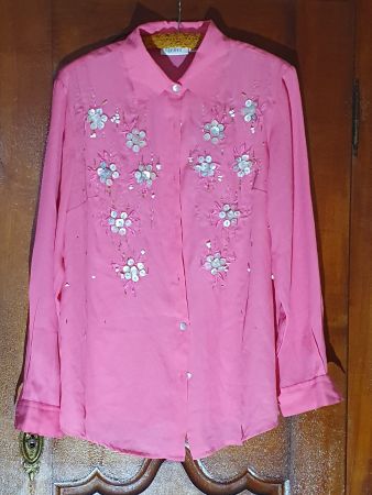 Damenbluse, Together, mit Pailletten in Blumenform, rosa