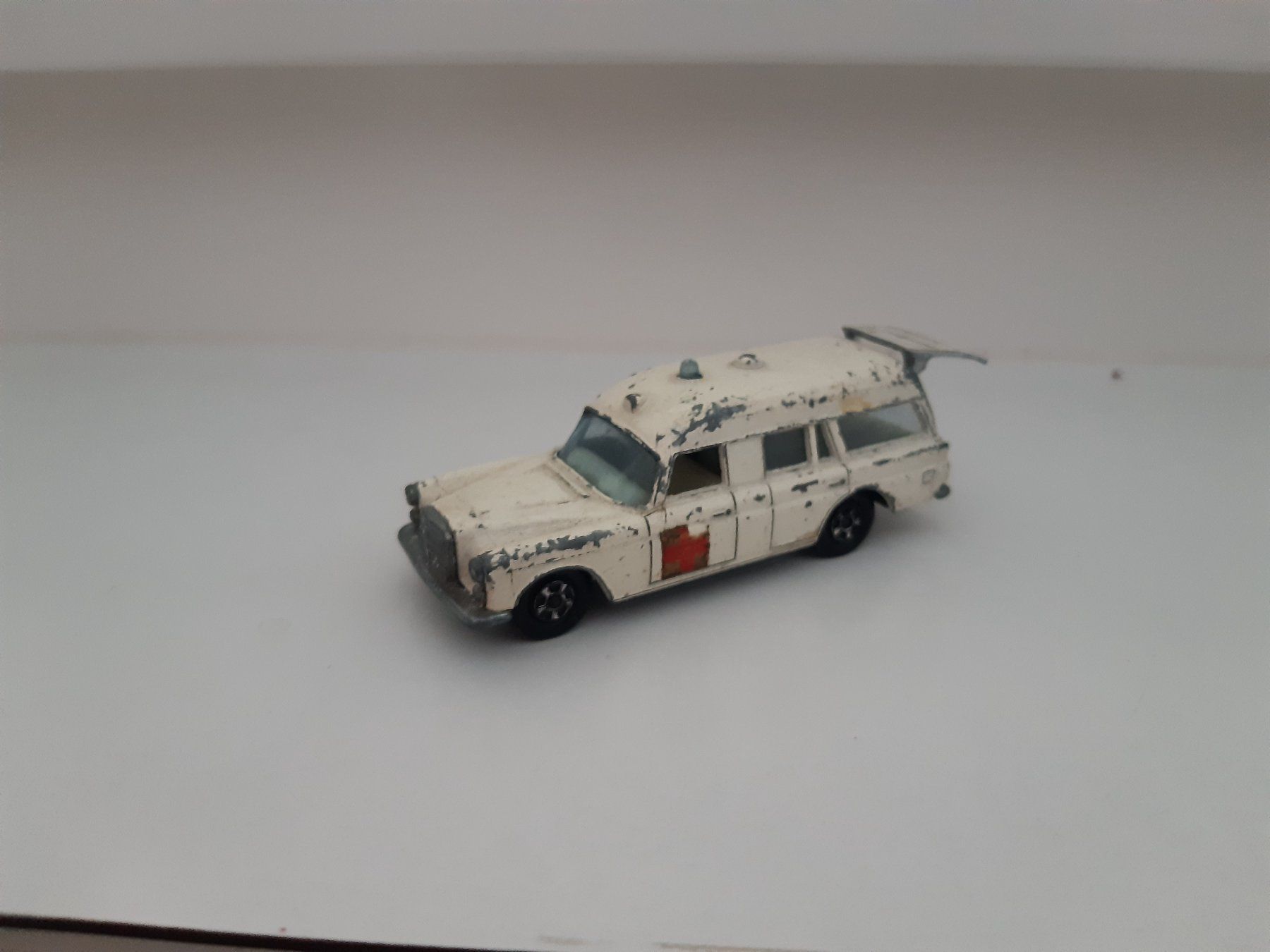 Matchbox Modellini d'auto: Mercedes Benz Krankenwagen – Usato da Neuhausen venduto da simr3 3