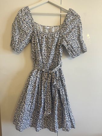 Midikleid ditsy NA-KD blau weiss geblümt