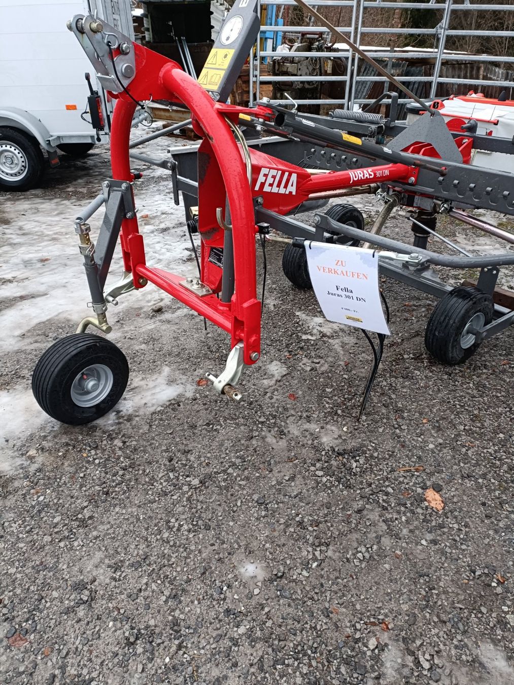 Raccolta foraggio grezzo: Fella Kreiselschwader TS301 DN – Usato da Homberg b. Thun venduto da landmaschinen 1