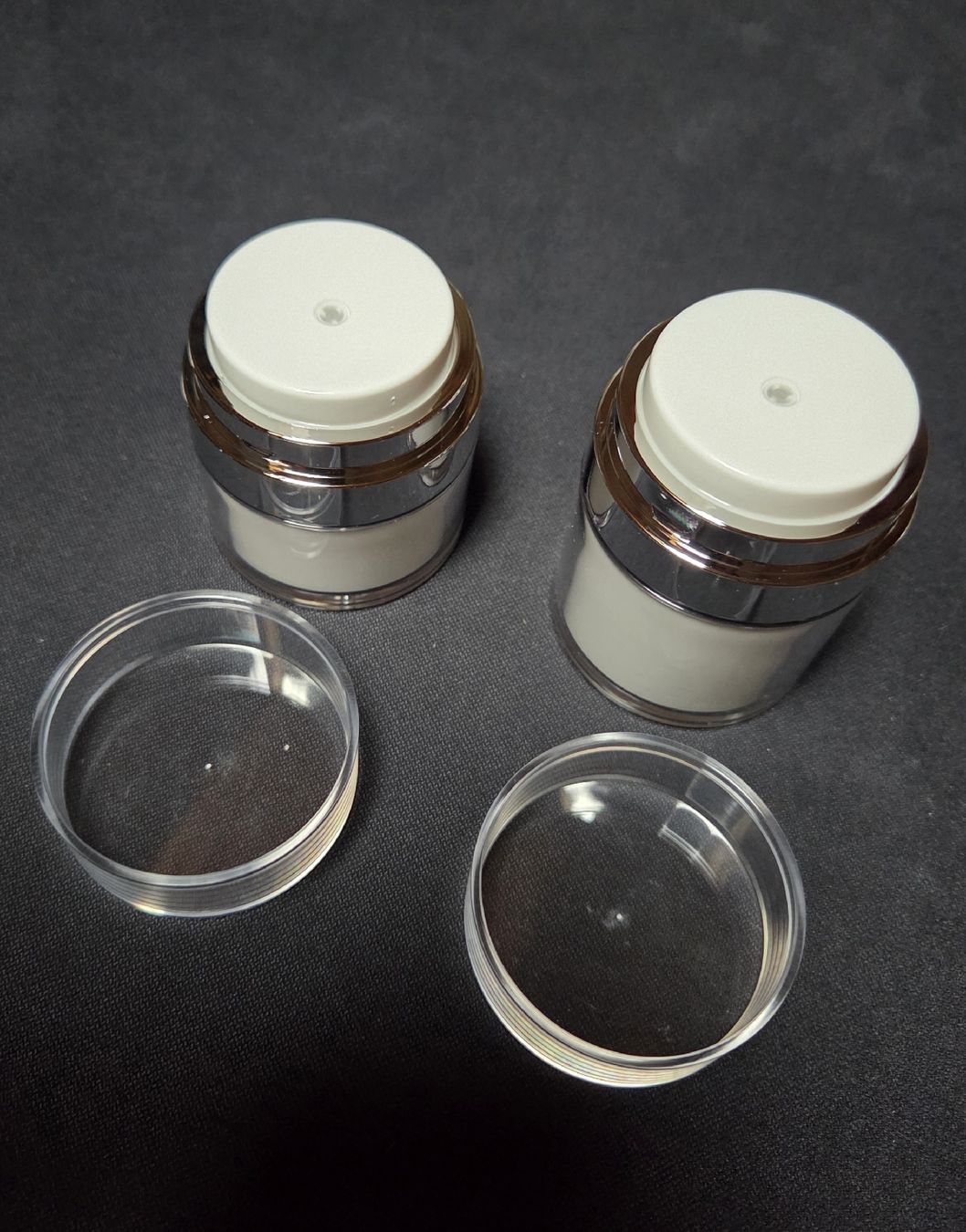Contenitori & Simili: Airless Spender für Creme etc. – Nuovo (secondo la descrizione) da Niederhünigen venduto da philu12 1