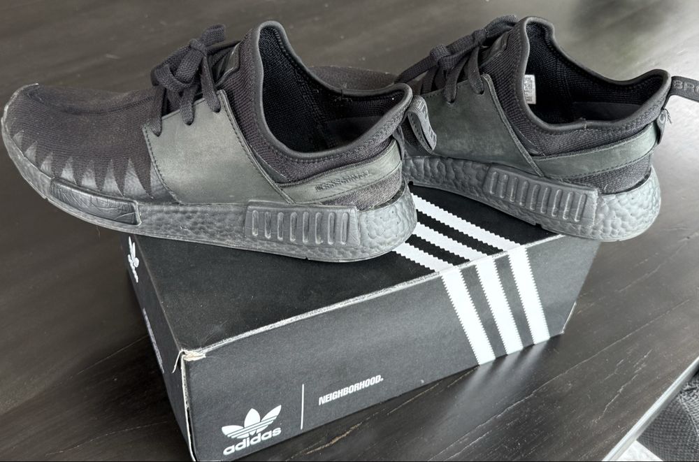 Adidas Nmd R1 Neighborhood Triple Black Grösse 42 2/3 (Gebraucht