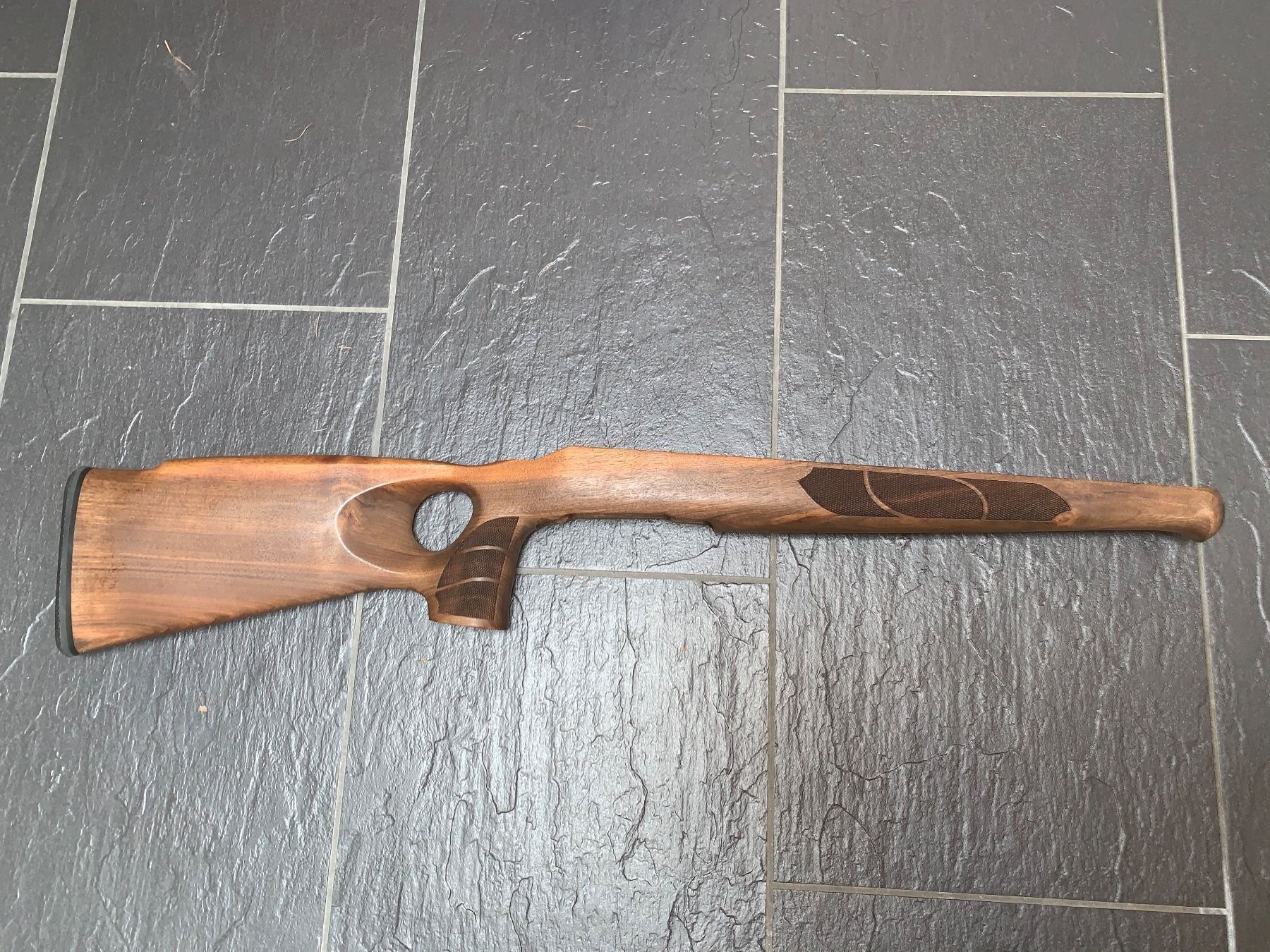 Articoli in legno: Blaser R8 Lochschaft Jagd – Nuovo e nell'imballaggio originale da Brenzikofen venduto da Eldare