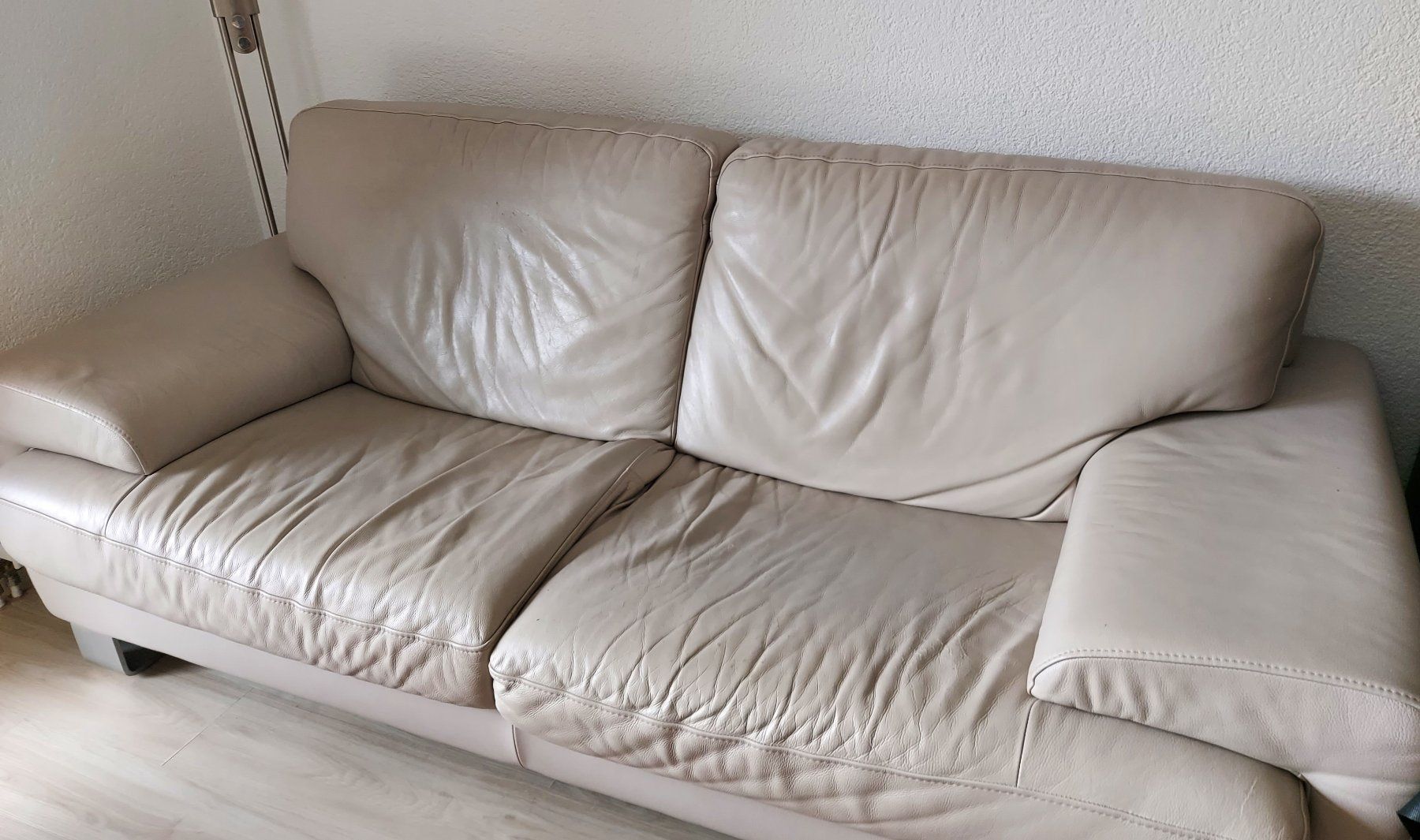 Divani: Ledersofa mit Hocker zu verkaufen – Usato da Kiesen venduto da Drgeliebte 1