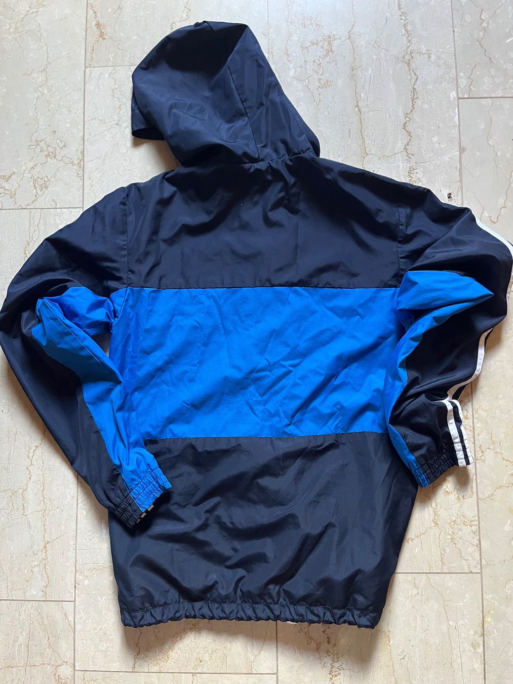Adidas Vestes: Adidas Regenjacke / Windbreaker Gr. S – D'occasion à Rüti ZH par yvonne65 1