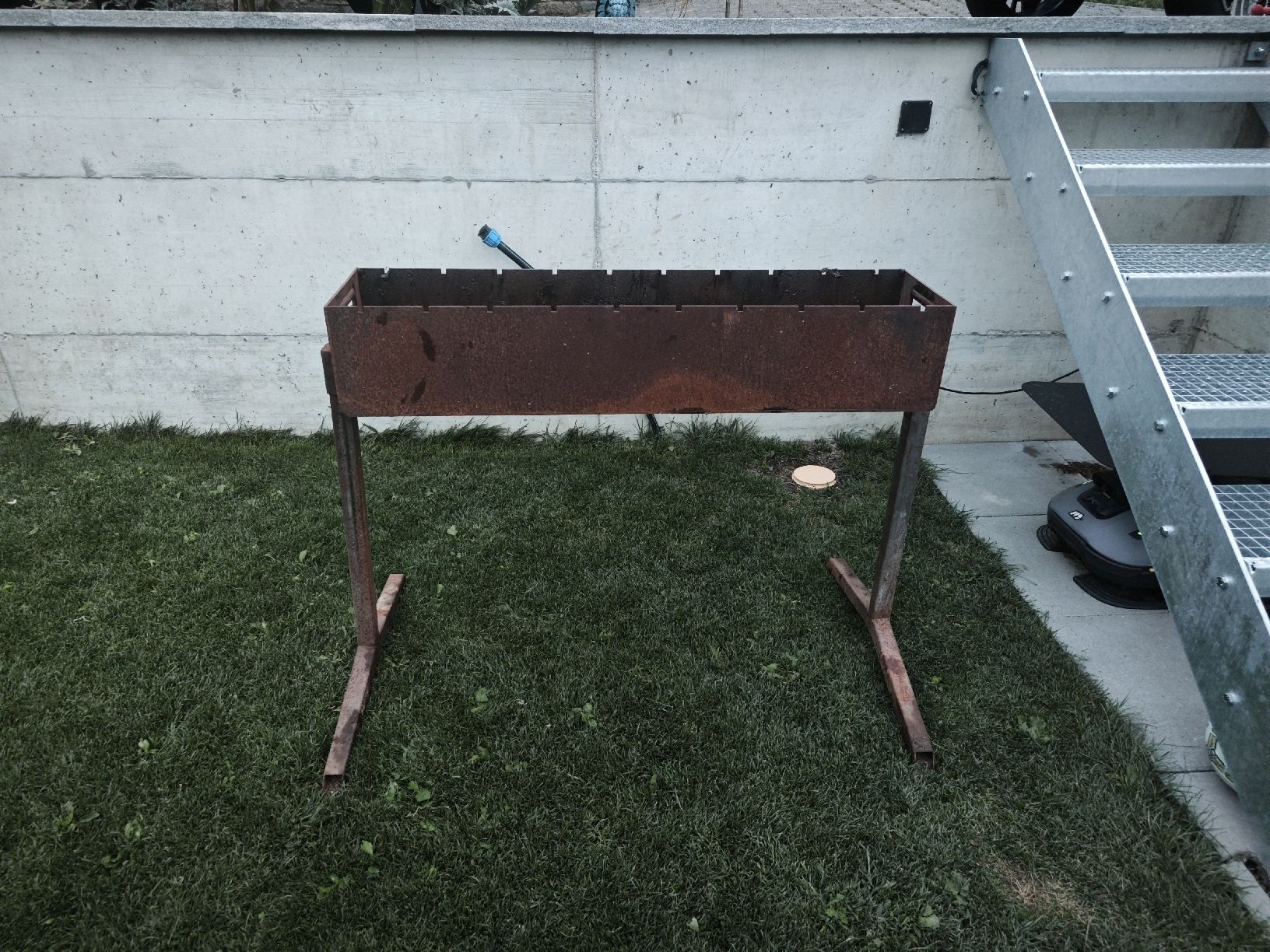 Grils: Stabiler Spiessligrill  – D'occasion à Riedtwil par Allesmussweg- 2