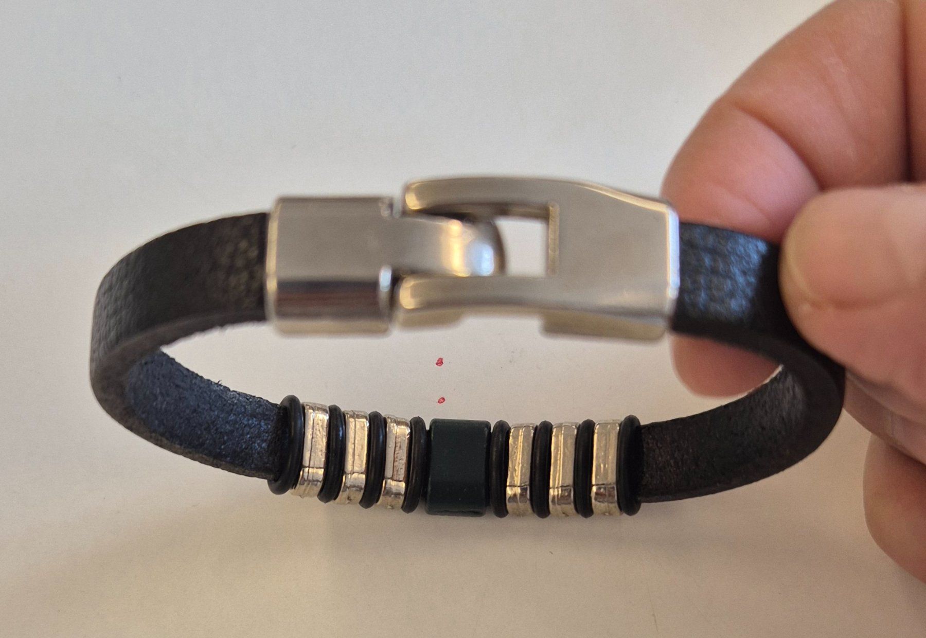 Bracciali & Braccialetti: Schickes Herren-Armband aus Leder – Usato da Eglisau venduto da AtelierSu 3