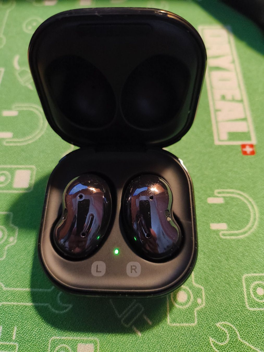 Samsung Cuffie: SAMSUNG Galaxy Buds Live, Mystic Black – Nuovo (secondo la descrizione) da Zürich venduto da Finale7 2
