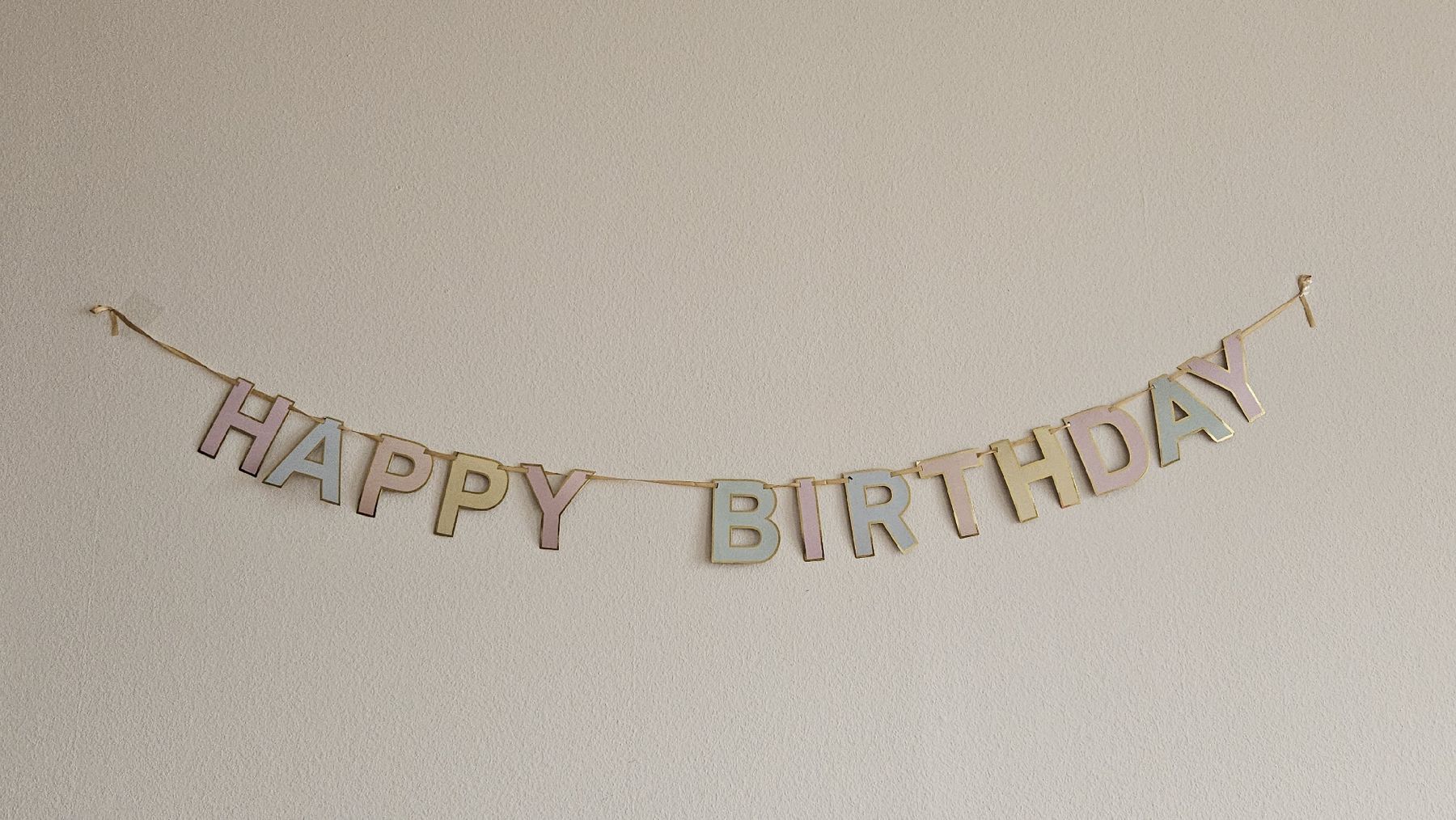Migros Alle Dekorationen: Girlande Happy Birthday – Gebraucht aus Murten von RYO_RYO