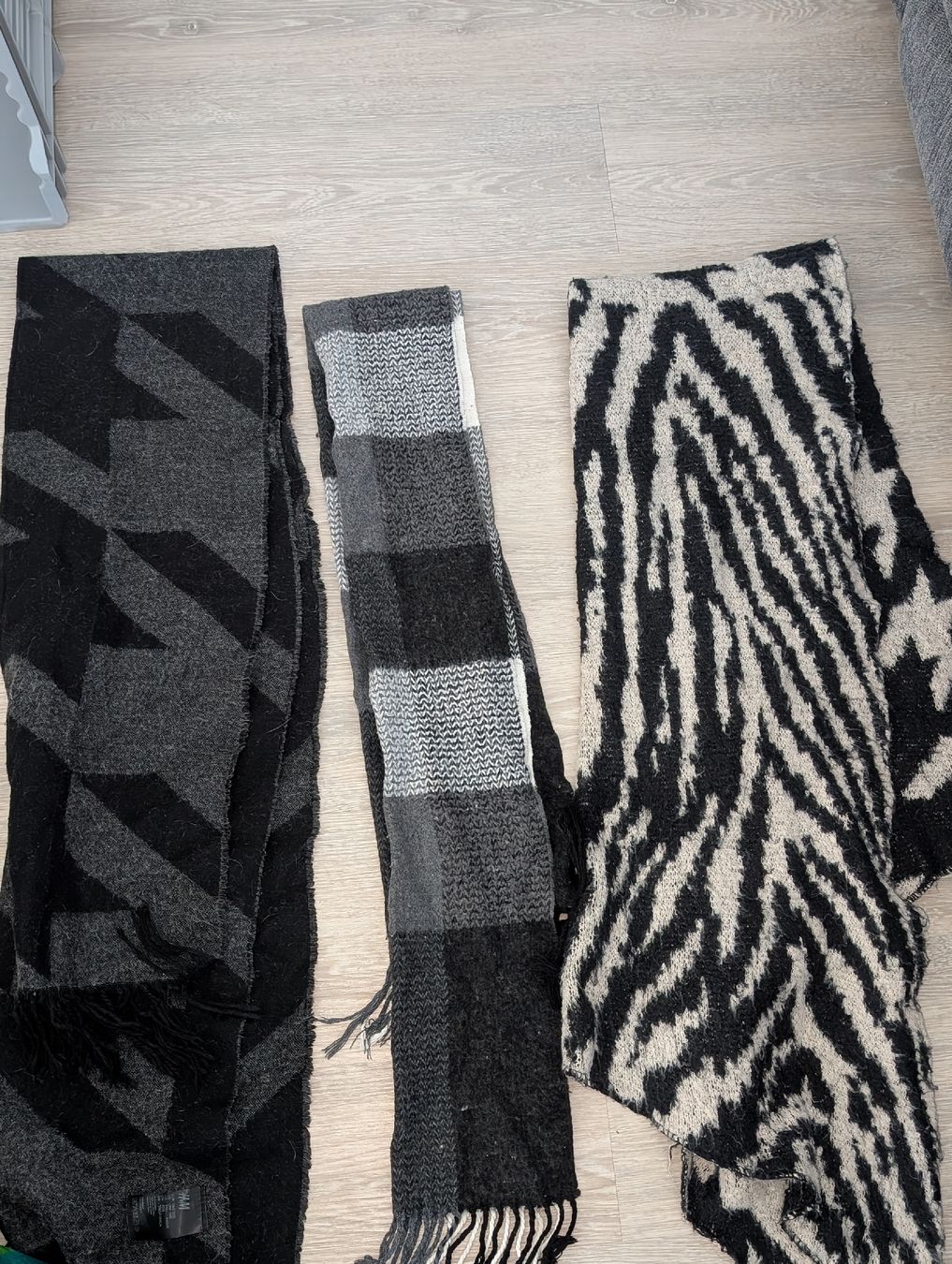 Foulards, Tücher & Schals: 3 Schals Muster Mix gebraucht – Gebraucht aus Münsingen von ale_md2s