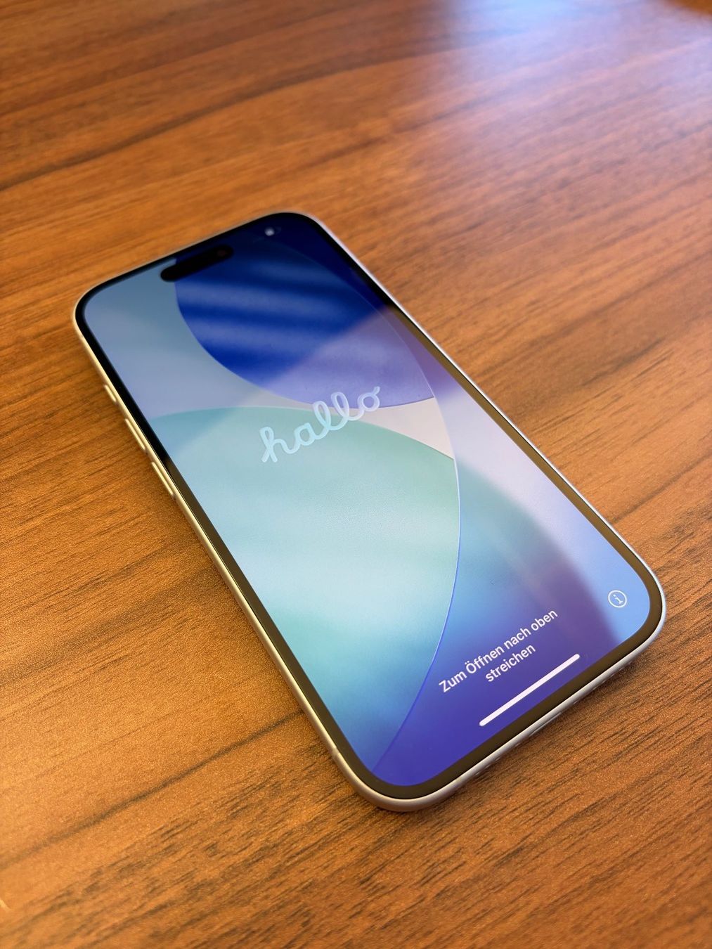 Apple Telefoni cellulari / Smartphones: Apple iPhone 16 (256 GB, Weiss) – Usato da Gommiswald venduto da Capri207 1