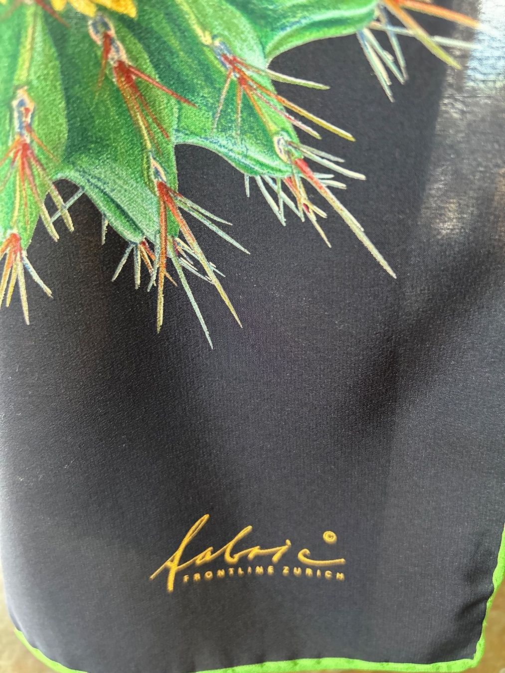 Fabric Frontline Foulard & Sciarpe: Seidenschal – Usato da Brione sopra Minusio venduto da eleisa0815 1