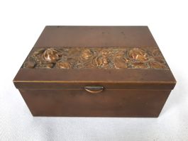 Vintage Schmuckschatulle mit Rosenbordüre