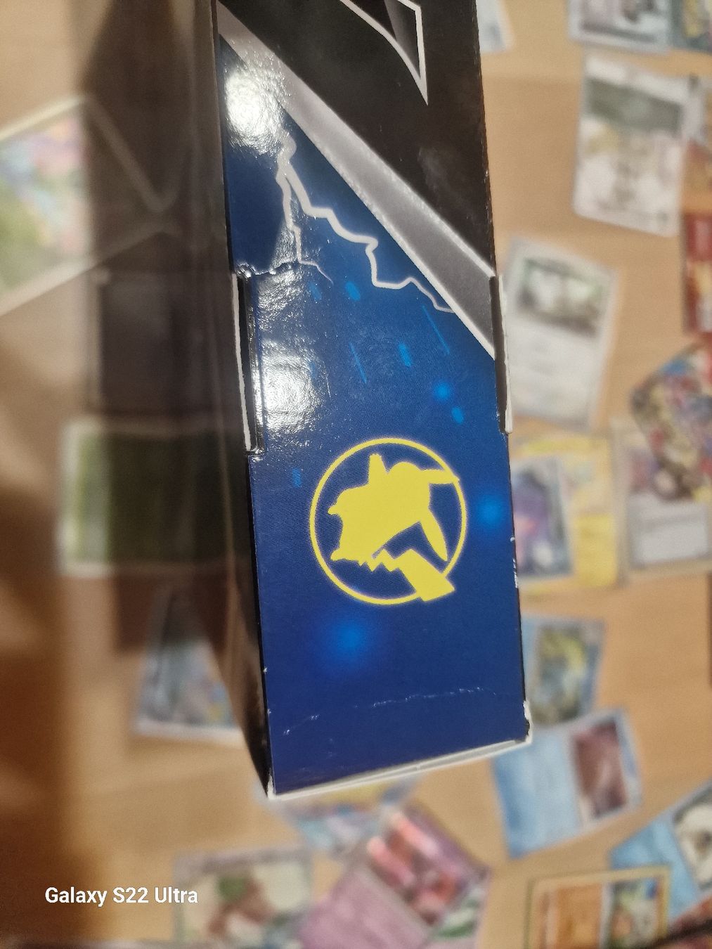 Pokémon Carte collezionabili: Pokémon Pikachu V Box FR scellé 4 boosters – Nuovo e nell'imballaggio originale da Bulle venduto da ned_msw7 5