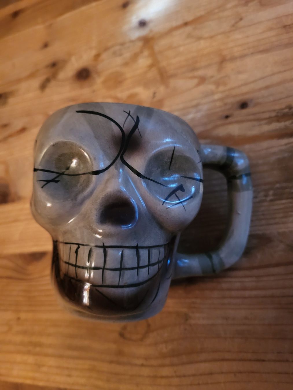 Tassen: Spezielle Tasse in Schädelform – Gebraucht aus Guggisberg von Aegertenlehn