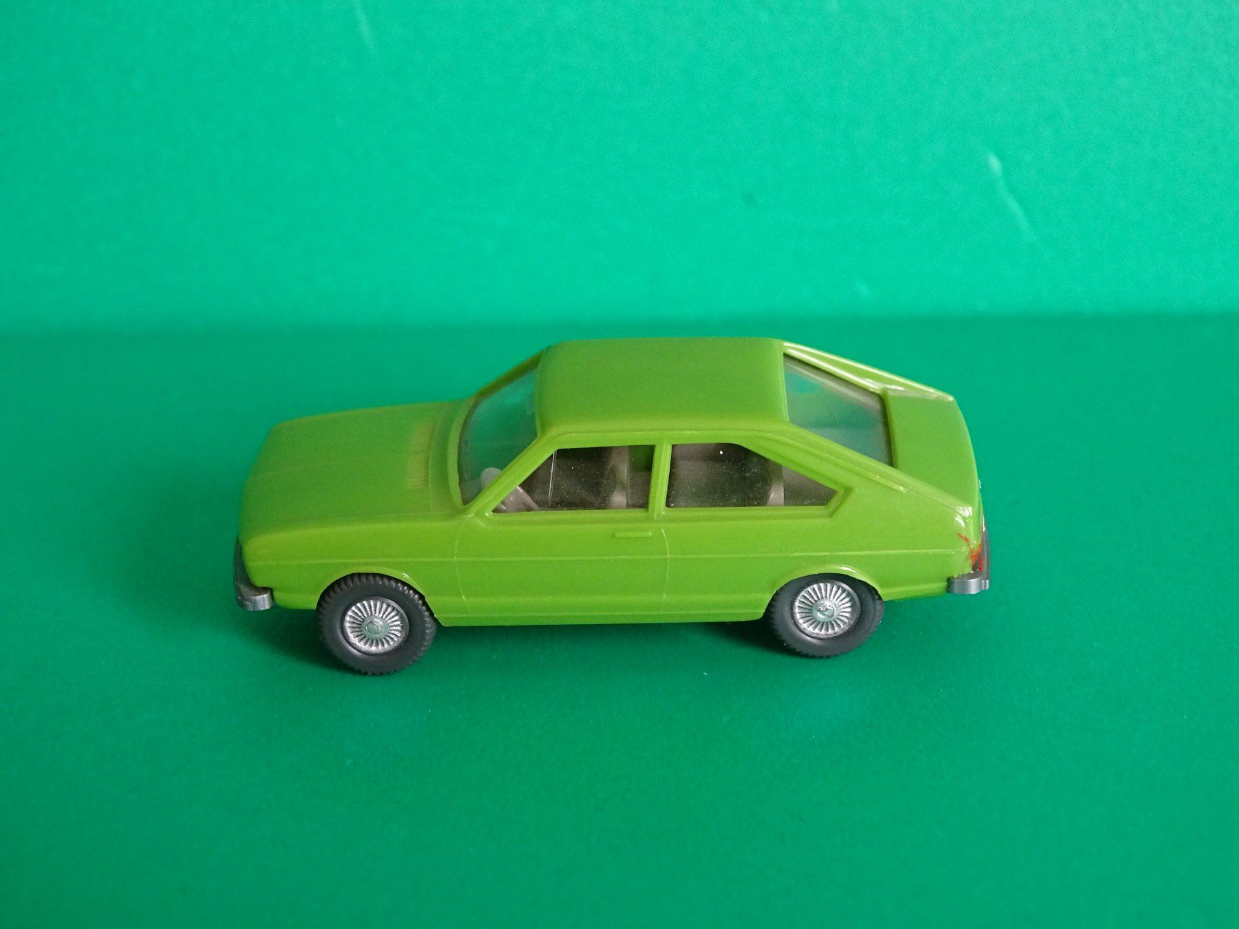 Wiking Modellini d'auto: VW Passat von Wiking 1/87 – Usato da Bretzwil venduto da Meex 2